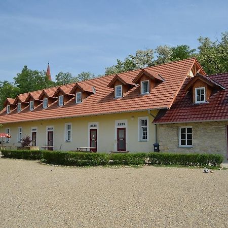 Stara Fara Hotel Chrzin Luaran gambar