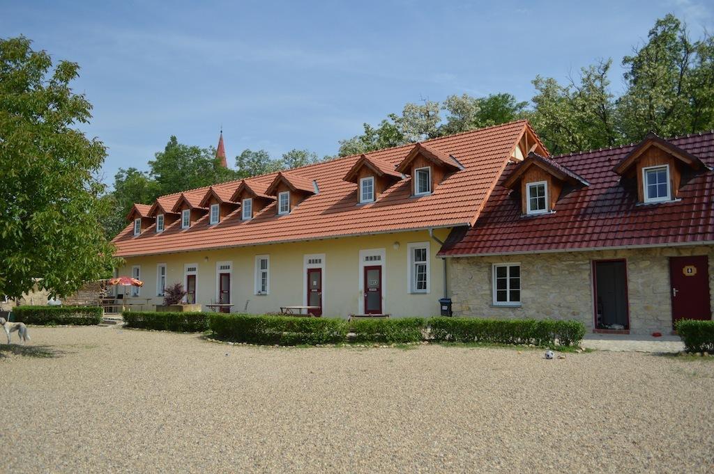 Stara Fara Hotel Chrzin Luaran gambar